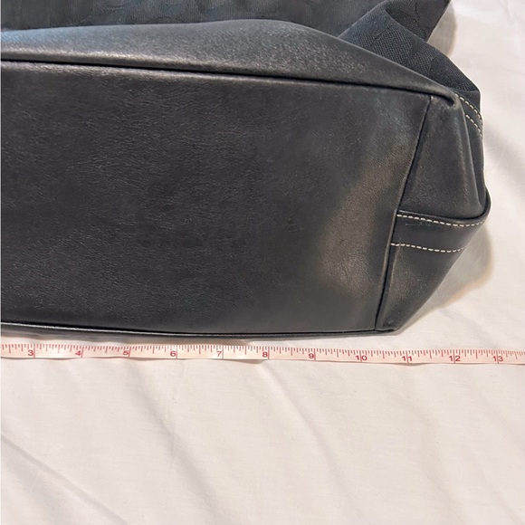 Coach Signature Canvas Shoulder Bag Monogram
Logo Black Leather Bottom K053-2156 - Picture 5 of 12